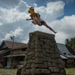 Fahombo Batu Simbol Kedewasaan Pemuda Nias Selatan