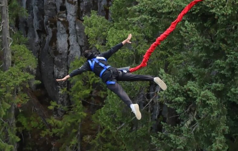 Olahraga Ketinggian Bungee Jumping Sangat Ekstrem