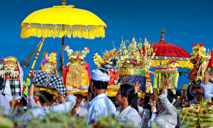 Budaya Melasti Yang Merupakan Tradisi Di Bali