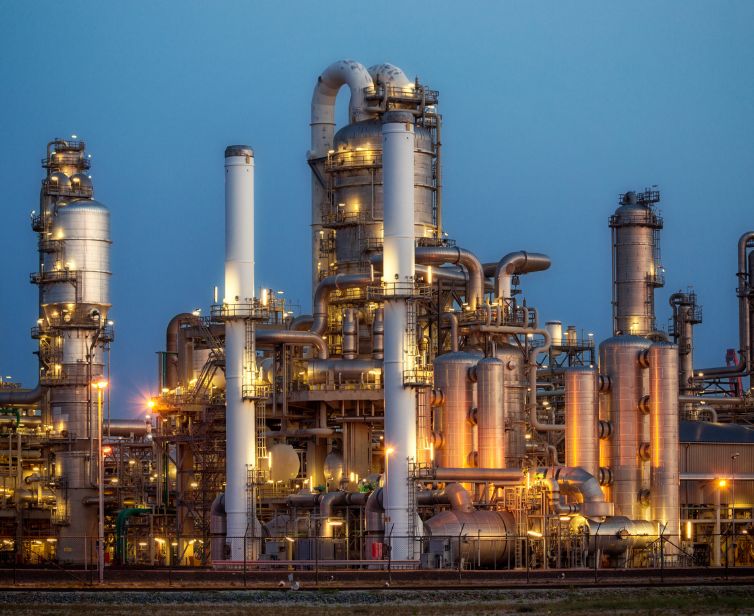 Bangunan Pabrik Yang Menjadi Tempat Orang Berkerja