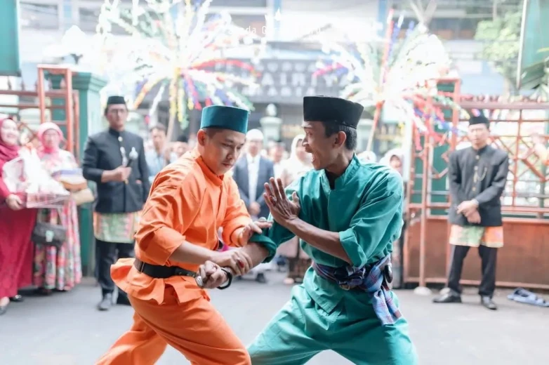 Budaya Betawi Dengan Menampilkan Seorang Palang Pintu