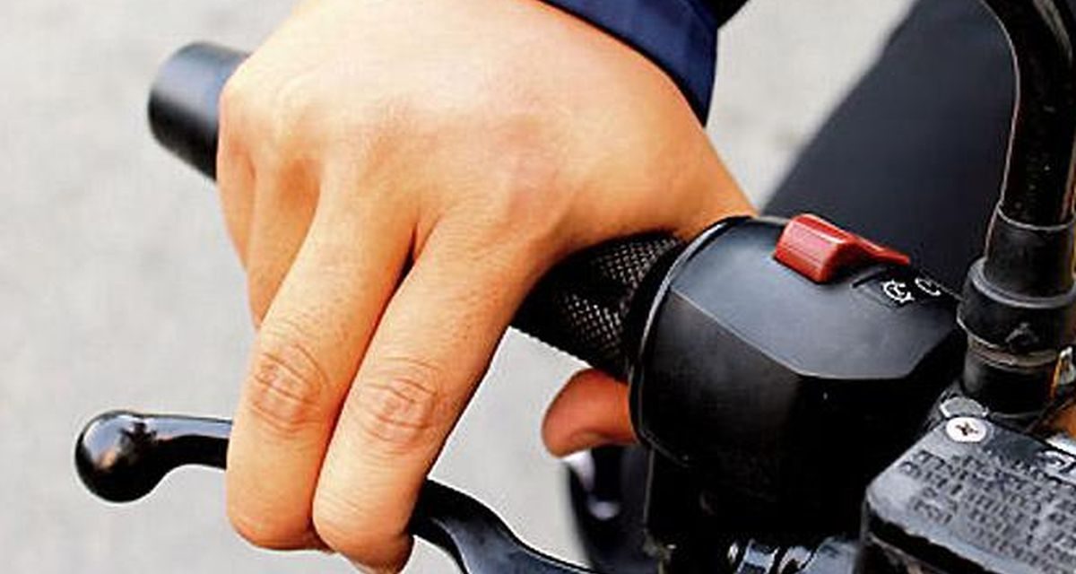 Pengereman Tangan Pada Kendaraan Bermotor Roda Dua