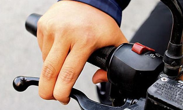 Pengereman Tangan Pada Kendaraan Bermotor Roda Dua