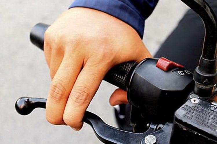 Pengereman Tangan Pada Kendaraan Bermotor Roda Dua