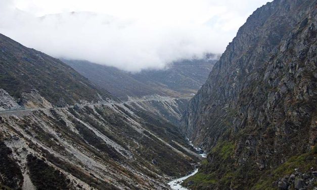 Bentuk Lembah Yang Menjadi Jurang Yang Sangat Berbahaya