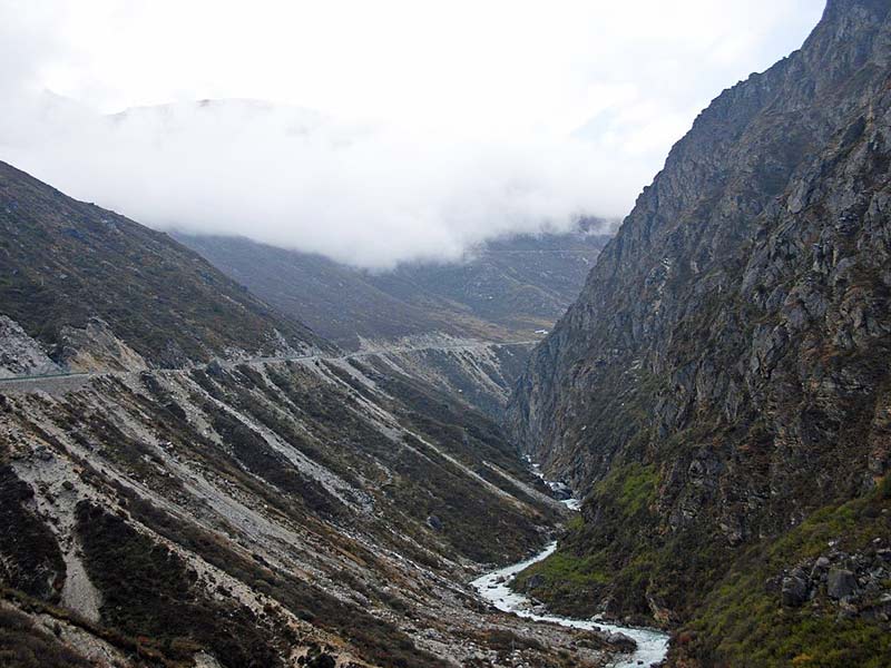 Bentuk Lembah Yang Menjadi Jurang Yang Sangat Berbahaya