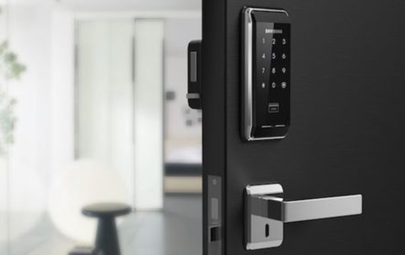 Teknologi Keamanan Yang Canggih Pada Smart Door