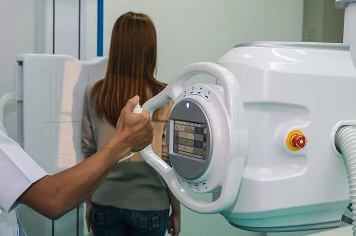Pendeteksi Tubuh Menggunakan X-ray Pada Tindakan Rontgen