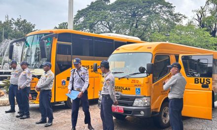 Transportasi Anak Sekolah Menggunakan Bus Fasilitas Tersedia