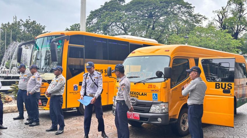 Transportasi Anak Sekolah Menggunakan Bus Fasilitas Tersedia