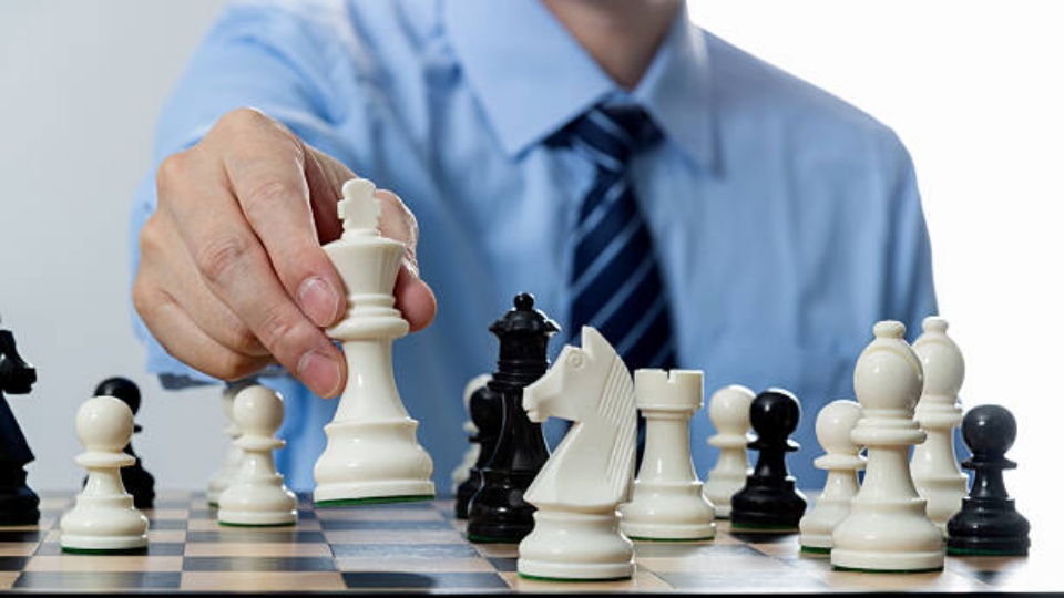 Memainkan Strategi Di Atas Olahraga Papan Catur