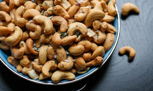 Camilan Unik Mete Atau Sejenis Kacang Yang Harus Di Proses