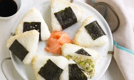 Hidangan Jepang Nasi Kepal Onigiri Dengan Isian Di Dalamnya