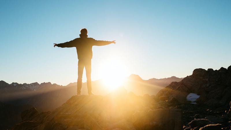 Menatap Indahnya Sunrise Di Pagi Hari Dengan Tenang