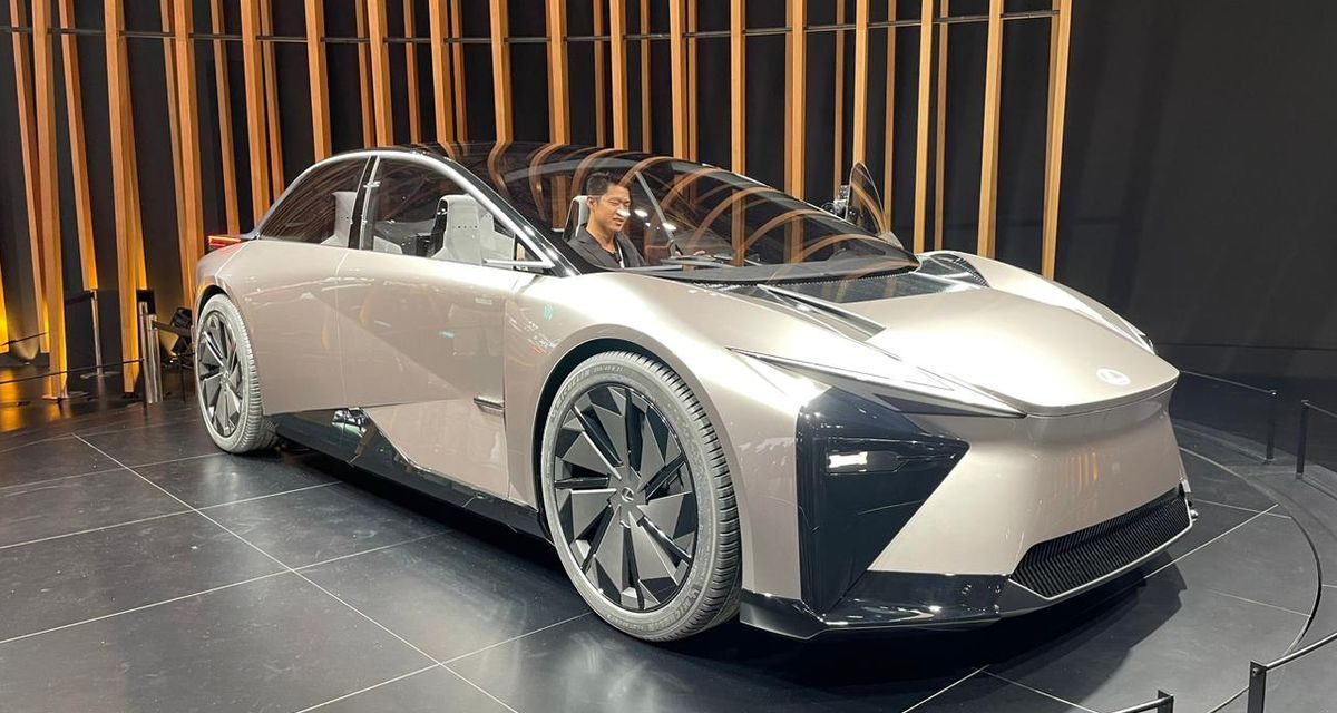 Produsen Kendaraan Lexus Sebuah Mobil Mewah Modern