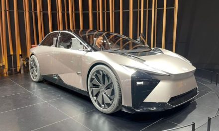 Produsen Kendaraan Lexus Sebuah Mobil Mewah Modern