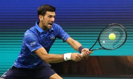 Olahraga Bola Tenis Dengan Lapangan Lebar