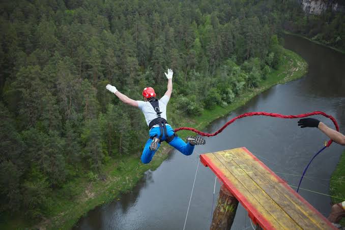 Ketinggian Ekstrem Untuk Melakukan Bungee Jumping