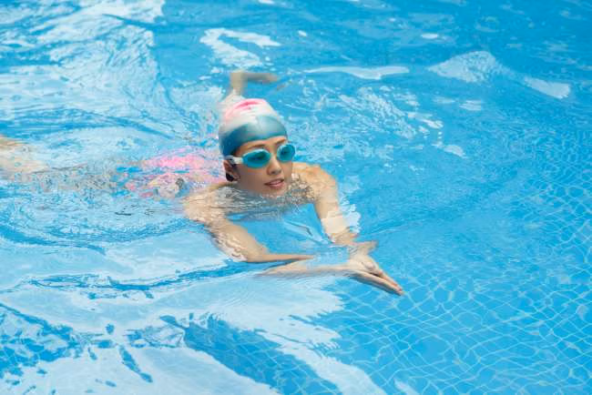 Olahraga Santai Air Berenang Dengan Gaya Bebas