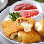 Makanan Panjang Risol Dengan Berbagai Isian Di Dalam