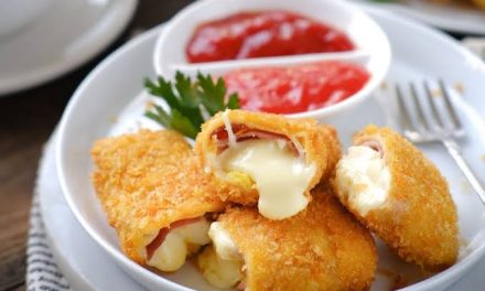 Makanan Panjang Risol Dengan Berbagai Isian Di Dalam