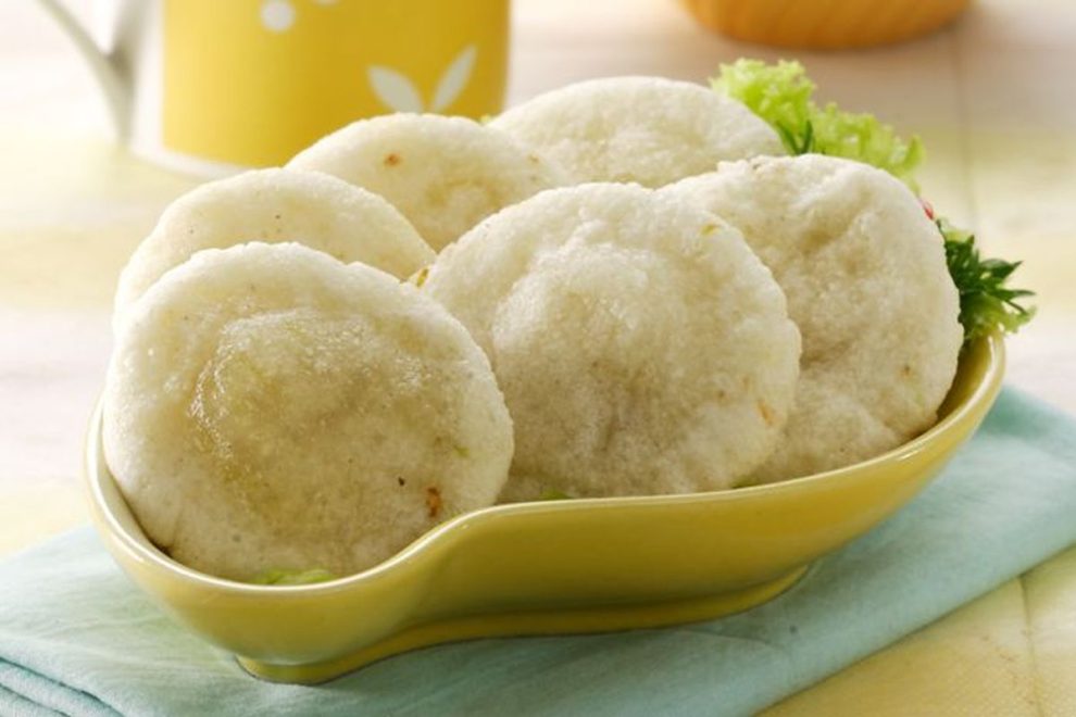 Jajanan Bandung Cireng Dengan Berbagai Isian Di Dalam
