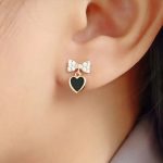 Pemasangan Tindikan Atau Piercing Pada Bagian Tubuh