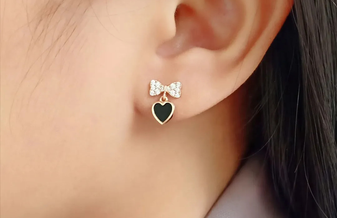 Pemasangan Tindikan Atau Piercing Pada Bagian Tubuh