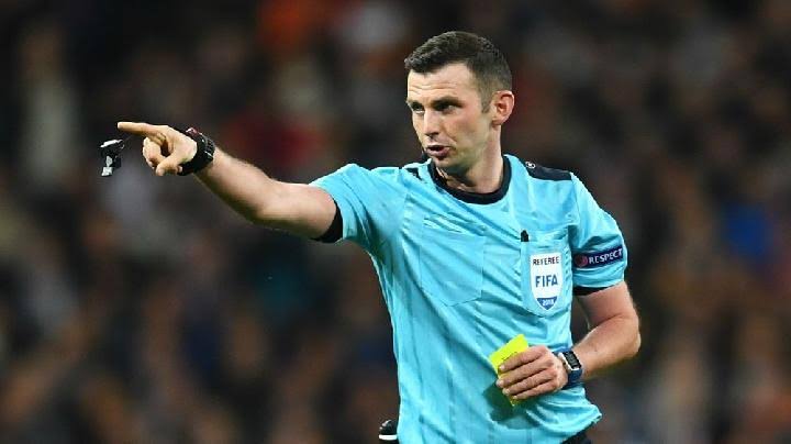 Pemimpin Jalannya Olahraga Menggunakan Seorang Wasit
