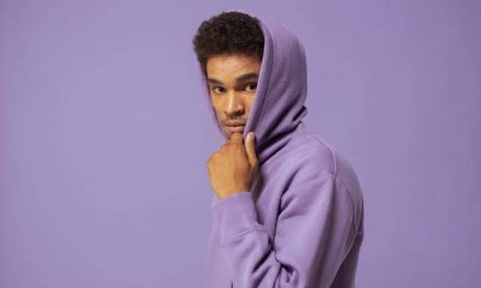 Trend Pakaian Atasan Hoodie Dengan Berbagai Model Modern