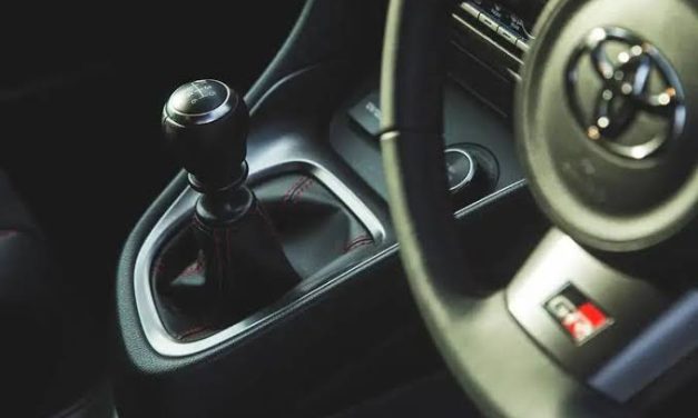 Suatu Kendaraan Mobil Dengan Sistem Kopling