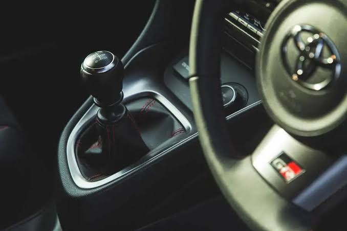 Suatu Kendaraan Mobil Dengan Sistem Kopling