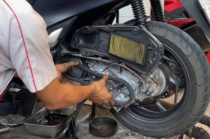 Sebuah Komponen CVT Motor Dengan Perawatannya