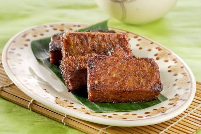 Sebuah Hidangan Bacem Tradisiona Kha Indonesia